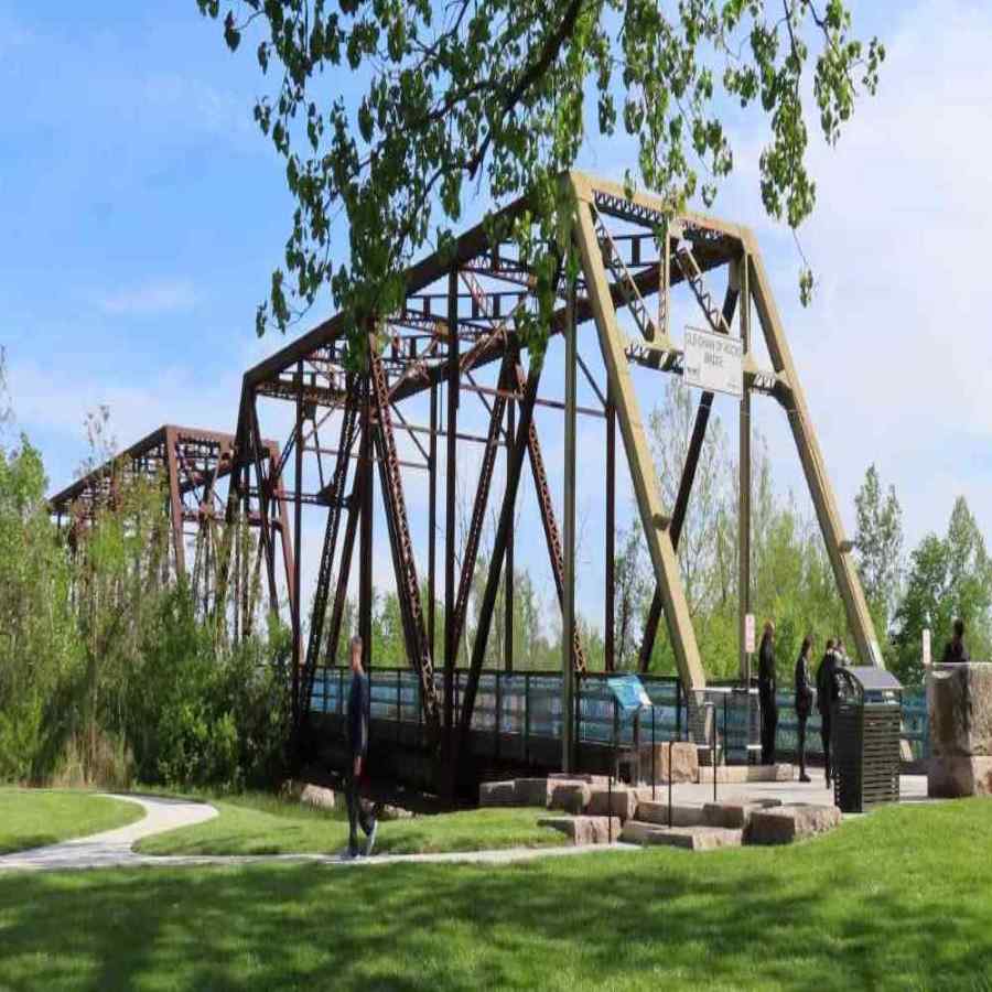 old chain of rocks bridge 2.jpg