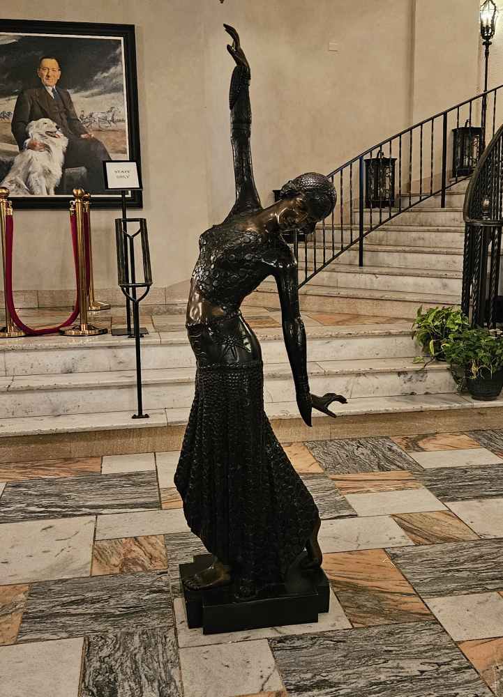 sc hotel sulpture.jpg