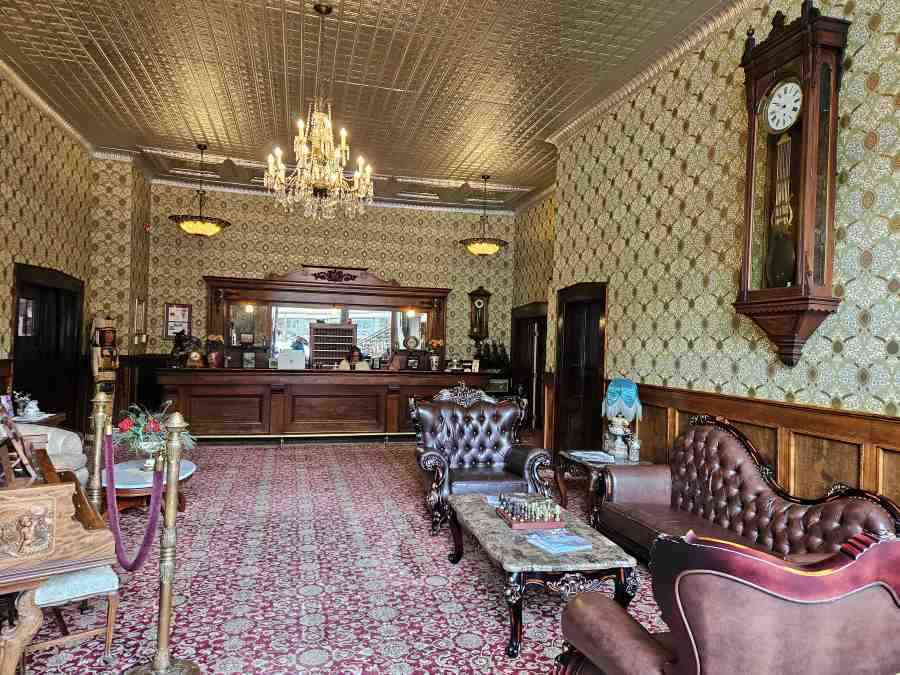 silverton hotel foyer.jpg